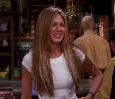 Season 6 Rachel Green hair is goals! Season 6 Rachel Green, Rachel Green Outfits Long Hair, Jennifer Aniston Season 6 Hair, Rachel Season 6 Hair, Season 6 Rachel Green Hair, Rachel Green Season 6 Outfits, Rachel Green Brown Hair, Rachel Green Season 6 Hair, Rachel Green Hair Long