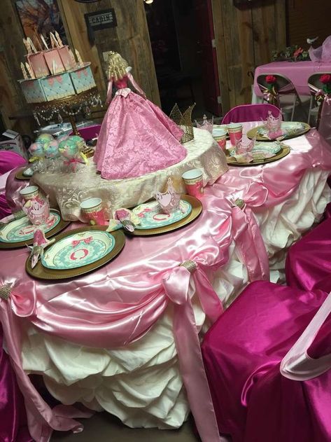 Sleeping Beauty birthday party table! See more party ideas at CatchMyParty.com! Beauty Birthday Party Ideas, Sleeping Beauty Birthday, Aurora Party, Sleeping Beuty, Sleeping Beauty Birthday Party, Beauty Party Ideas, Sleeping Beauty Cake, Aurora Birthday, Princess Party Cake