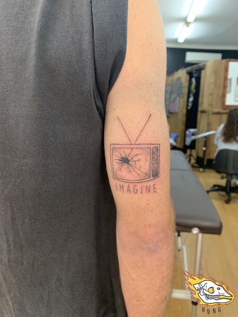 Tv Tattoo Tv Tattoo Retro, Retro Tv Tattoo, Tv Tattoo, Underground Tattoo, Tricep Tattoos, David Cronenberg, Retro Tattoos, Retro Tv, Tattoo Inspo