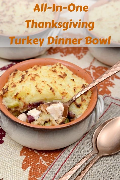 Whether this will be your first or twentieth Thanksgiving you are hosting, you can make a deffitent meal with this All-In-One Thanksgiving Turkey Dinner Bowl! #turkey #thanksgiving #recipe #dinner #lunch #meal Turkey Bowl Recipe, Turkey Thanksgiving Recipe, Thanksgiving Turkey Dinner, Turkey Bowl, Turkey Leftovers, Dinner Bowl, Thanksgiving Turkey Leftovers, I Want Food, Thanksgiving Recipe