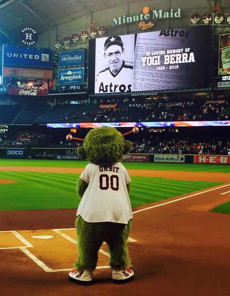 Moment of silence for the great Yogi Berra Mlb Mascots, Astros Game, Astros World Series, Baseball Legends, Houston Astros Baseball, Yogi Berra, José Altuve, Astros Baseball, Sports Posters