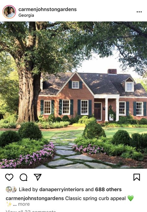 Red Brick House Hydrangeas, Red Brick Home Landscaping, Curb Appeal Brick House, Brick House Landscaping Front Yard, Red Brick Ranch Exterior Makeover, Red Brick House Landscaping, Red Brick Ranch Exterior, Brick Ranch House Exterior, Brick Ranch Exterior Makeover