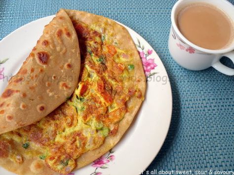 Anda Paratha - Desi breakfast dish of fried flatbread + omelette with vegetables and spices. Cup of chai shown on side.  Often had this growing up, makes me miss home. Pakistani Breakfast Pics, Desi Breakfast Ideas, Pakistan Cuisine, Chai Paratha, Pakistani Breakfast, Breakfast Pic, Desi Breakfast, Breakfast Platters, Breakfast Indian