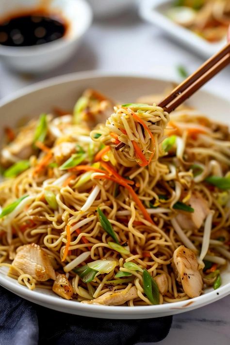 Cantonese Chow Mein, Easy Chicken Chow Mein, Shrimp Chow Mein, Meat Meals, Chow Mein Recipe, Noodles Recipes, Lo Mein Recipes, Pasta Noodle Recipe, Chicken Chow Mein