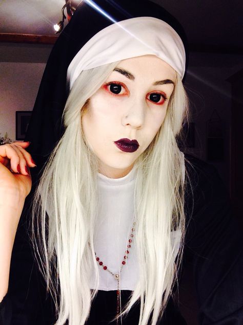 Dead demon nun. Halloween look number one- black contact lenses, pale powder, red liner, grey contour and purple lips. Contact Lenses Tips, Costume Makeup Tutorial, Nun Halloween, Red Contacts Lenses, Black Contact Lenses, Cat Eye Contacts, Zombie Eyes, Creepy Halloween Costumes, Movie Makeup