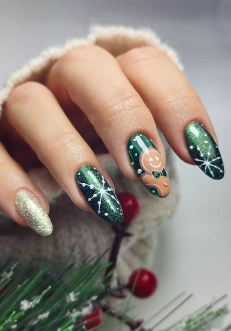 Magical Christmas Nail Art Inspirations : Gingerbread Man on Green Chrome Festive Nails Green Christmas Nails, Xmas Nail Designs, Holiday Manicure, Mother Days, Candy Cane Nails, Plain Nails, Red Christmas Nails, Christmas Gel, Cute Christmas Nails