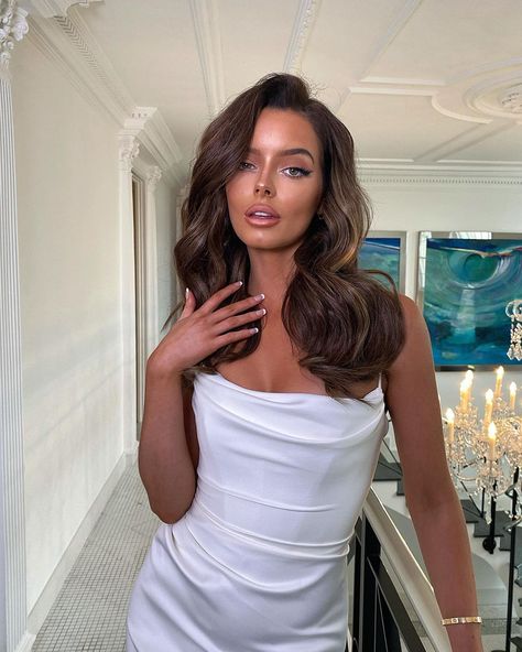 Maura Higgins Instagram, Maura Higgins, Elegant Moments, Beautiful Style, Island Girl, Love Island, Winter Hairstyles, Favorite Celebrities, Strapless Wedding Dress