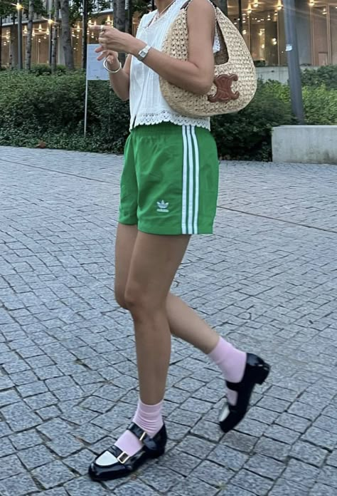 2024 Outfit Aesthetic, Green Adidas Shorts Outfit, Sport Short Outfits, Outfit With Green Shorts, Track Shorts Outfit Street Styles, Green Summer Shorts, Cute Sportswear, Vintage Athletic Aesthetic, Adidas Shorts Outfit Aesthetic