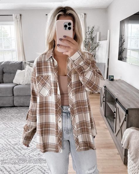 All your casual fall outfit ideas in one place🍂 new arrivals now available on www.shopwrenleighanns.com !! Cream Flannel Outfit, Brown Flannel Outfit, How To Style A Flannel, Flannel Outfit, Brown Flannel, Corn Field, Flannel Outfits, Winter Styles, Brown Plaid