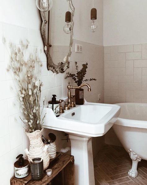 Hudson Reed, Bathroom Design Inspiration, Old London, Bathroom Basin, Dream Bathroom, Clawfoot Bathtub, Single Vanity, Modern Bathroom, Double Vanity