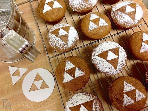 Legend of Zelda | Triforce Pumpkin Muffins Recipe by Fiction Food Geek Food Recipes, Botw Party, Zelda Pumpkin, Geek Recipes, Fiction Food, Zelda Baby, Zelda Cake, A Link Between Worlds, Pumpkin Muffins Recipe