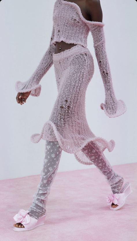 Knitwear Fashion Runway, Knit Fashion Runway, Knitting Fashion Design, Knitting Business, Knitwear Details, Knit Structure, Denim Projects, Spring Summer 2023, Knitwear Fashion