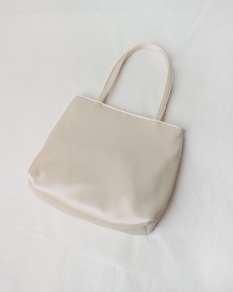 Neutral Bag, Satin Purses, Handmade Fabric Bags, Diy Bags Patterns, Silk Bag, Satin Bags, Pretty Bags, Leather Bags Handmade, Fabric Bags