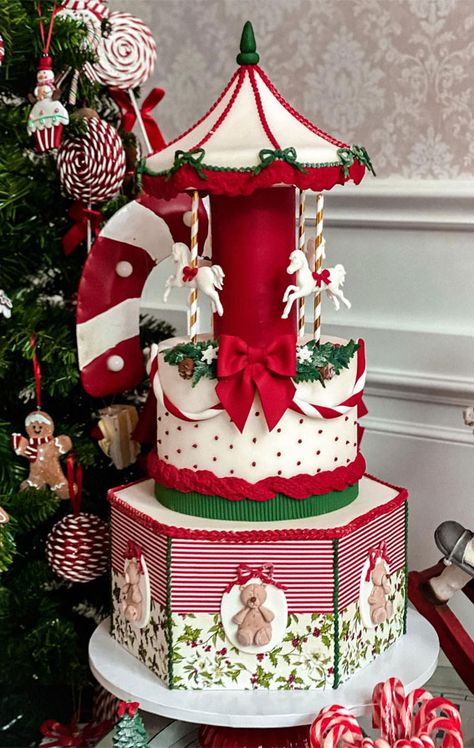 Christmas cake, winter cake, winter cake ideas, Christmas tree cake Winter Cake Ideas, Homemade Christmas Cake, Cake Winter, Sugar Decorations For Cakes, Christmas Birthday Cake, Round Birthday Cakes, Birthday Cake Designs, Easy Christmas Cake Recipe, Carousel Cake