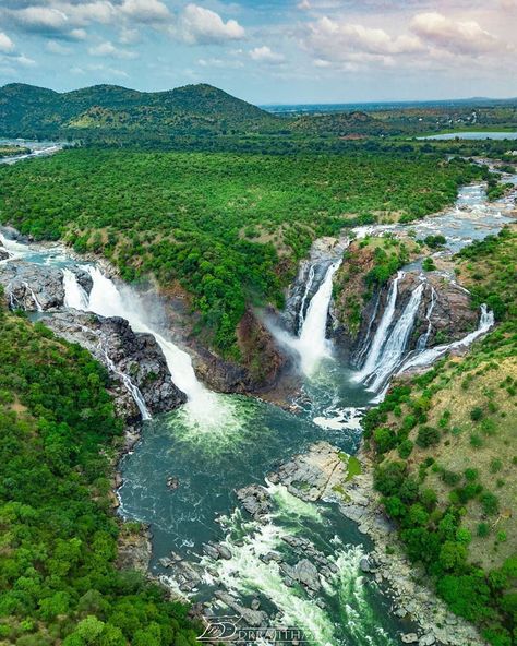 Things2doinIndia on Instagram: “Barachukki and Gaganachukki are two waterfalls situated near the island town of Shivanasamudra in the Mandya district of Karnataka. The…” Kaveri River, Island Town, Lord Photo, Baby Videos, Funny Baby, Incredible India, Kerala, The Incredibles