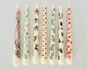 Candles Tablescape, Candles Table Decor, Diy Taper Candles, Candle Tablescapes, Paint Candles, Diy Candles Video, Contemporary Candle Holders, Candle Painting, Painted Candlesticks