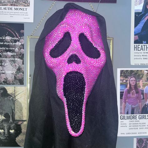 Ghost Face Sparkle, Bejeweled Ghostface Mask, Pink Ghostface Mask, Pink Ghostface Aesthetic, Ghostface Mask With Gems, Ghost Face Decoration, Ghost Face Mask Rhinestone, Pink Scream Costume, Bedazzled Ghostface Costume