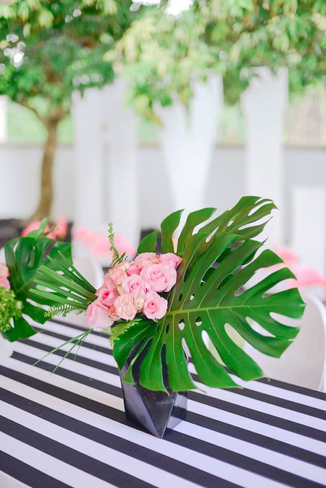 Flamingo Centerpiece, Pink Flamingo Birthday, Birthday Flamingo, Flamingle Party, Tropical Centerpieces, Tropical Birthday Party, Flamingo Birthday Party, Hawaiian Birthday Party, Tropical Baby Shower