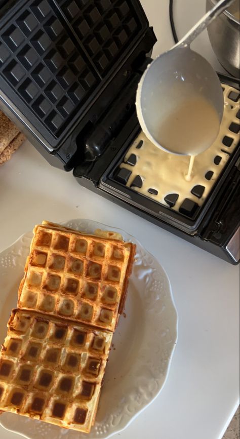 Waffle Aesthetic, Waffles Aesthetic, How To Make Waffles, Think Food, Love Eat, Snap Food, Food Obsession, Coffee Recipes, Pretty Food