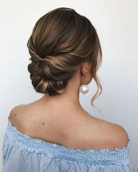 Hairstyle Updo, Wedding Hair Up, Romantic Updo, Bridesmaid Hair Makeup, Bridal Hair Updo, 사진 촬영 포즈, Updos For Medium Length Hair, Wedding Hair Inspiration, Low Bun