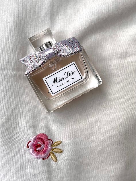 miss dior, cute mini perfume, mini dior Mini Miss Dior Perfume, Mini Miss Dior, Cute Mini Perfume, Mini Perfumes, Dior Perfume, Miss Dior, Gift List, Boyfriend Pictures, Old Money