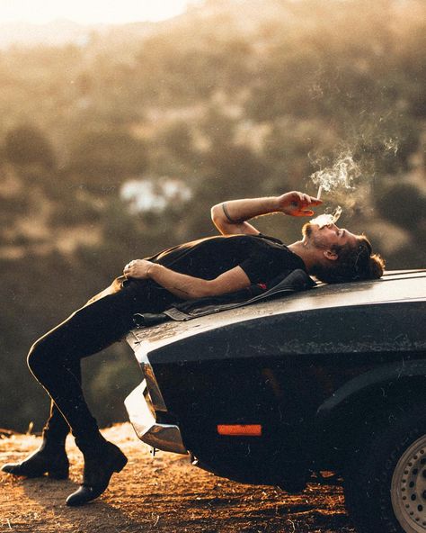 Waiting for the sun to set and the stars to start shining ✨ Giaro Giarratana, Men Cars Photography, Scott Adkins, Car Poses, Mens Photoshoot Poses, Portrait Photography Men, Photographie Portrait Inspiration, Men Photoshoot, Man Photography