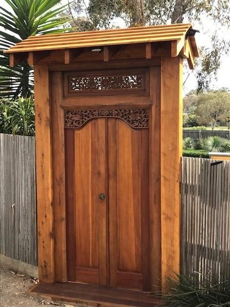 Bali Entrance Gate, Malay Architecture, Wooden Garden Gate, Backyard Gates, Balinese Garden, Timber Gates, Bali House, Outdoor Doors, Garden Entrance