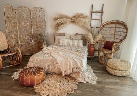 Indoor Sets For Photoshoot, Boho Photography Studio Setup, Bedroom Photography Studio, Boho Photography Studio, Bohemian Studio, Studio Plan, Studio Maternity Shoot, Home Photo Studio, Boho Photography