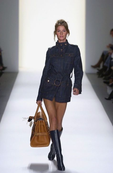 Brazilian Model, Gisele B, Outfits 2000s, 90s Runway Fashion, Runway Fashion Couture, Runway Outfits, High Fashion Outfits, Gisele Bündchen, Mode Inspo