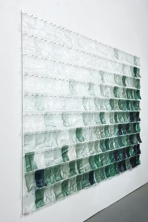 Architectural glass installations — LISA CAHILL | GLASS Glass Gallery Design, Glass Artwork Wall, Green Glass Interior, Graphic Installation, Glass Tiles Bathroom, Recycled Glass Art, Artsy Apartment, Blown Glass Wall Art, Glass Art Installation