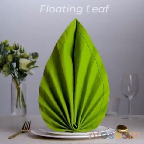 MetDaan shared a post on Instagram: "Amazing tricks!". Follow their account to see 8981 posts. Beautiful Napkin Folding, Fancy Napkin Folding, Easy Napkin Folding, Paper Napkin Folding, Easy Crafts For Teens, Creative Napkins, Diy Napkins, Diy Table Decor, Diy Plant Hanger