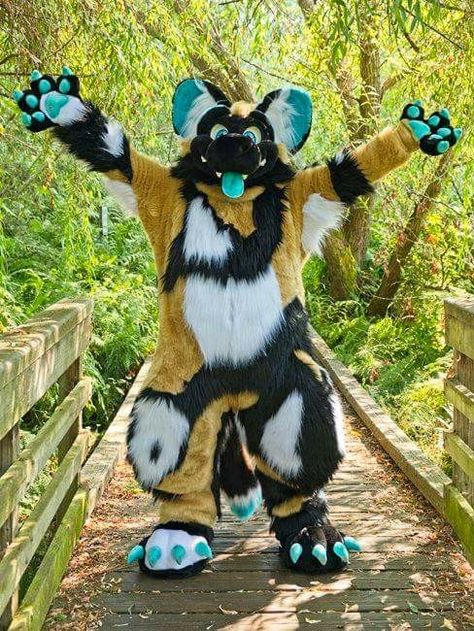 African Wild Dog Fursuit, Fursuit Styles, Morefurless Fursuits, Dog Fursuit, Anthro Wolf, Fursuit Ideas, Cool Fursuits, Fur Suits, Fur Suit