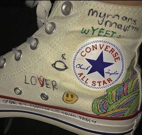 find me @hunniebum ! ♥︎ Grunge Shoes, Custom Converse, Style Hijab, Shoes Drawing, White Converse, Aesthetic Shoes, Shoe Art, Diy Shoes, Painted Shoes