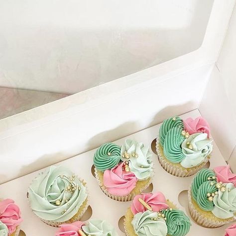 Cupcakes,cakes and sweets SYDNEY on Instagram: "Green and pink colour combo 🤍using @colour.mill For all orders and enquires contact us through our contacts in our bio 🤍 #sydney #sydneyeats #halalfood #sydneyhalaleats #cupcakes #buttercream #sydneycupcakes #sydneyfoodiefinds #sydneyfoodie #sydneycakes #cakes #cakesofinstagram #cupcakesofinstagram #sydneyaustralia #minicupcakes #vanilla #vanillacupcakes #cupcakesofinstagram #colourmill" Pink Safari Cupcakes, Pink And Green Cupcakes, Pink Colour Combo, Safari Cupcakes, Green Cupcakes, Blue Cupcakes, Buttercream Cupcakes, Cake Making, Wedding Cakes With Cupcakes