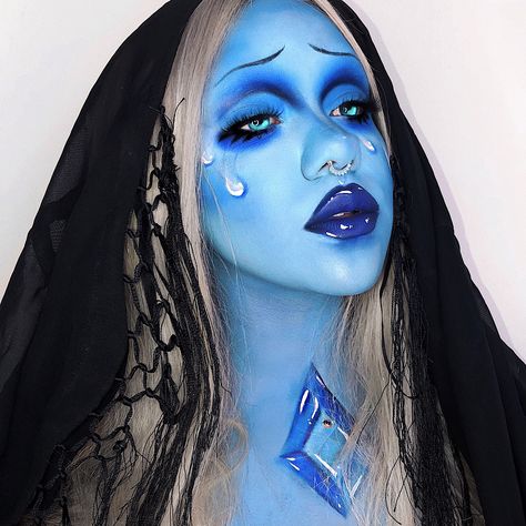 300.7k Followers, 1,381 Following, 852 Posts - See Instagram photos and videos from Lauren Elyse (@laur_elyse) Space Eyeliner Looks, Steven Universe Makeup, Cosmic Witch Makeup, Blue Alien Makeup, Universe Makeup, Moon Elf Makeup, Drag Witch Makeup, Doll Lashes, Steven Universe Cosplay