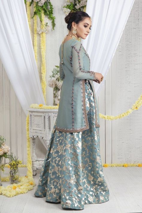 Party Wears, Embroidery Leaf, Designer Outfit, Pakistani Fancy Dresses, Pakistani Dresses Casual, Salwar Kamiz, Dress Design Patterns, Simple Pakistani Dresses, Designer Party Wear Dresses