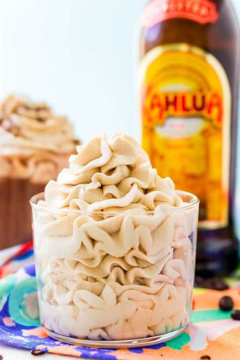 Kahlua Pork, Drunken Desserts, Whipped Cream Maker, Kahlua And Cream, Kahlua Recipes, Flavored Whipped Cream, Whipped Cream Recipe, Café Design, Recipes With Whipping Cream