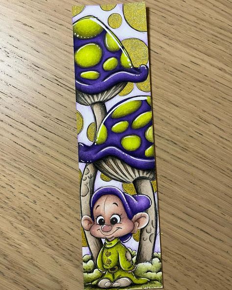 Book Mark Drawing Ideas, Disney Bookmark, Bookmark Disney, Laminating Crafts, Disney Bookmarks, Tema Disney, Images Disney, Bookmark Craft, Disney Images