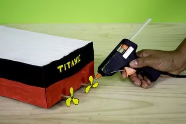 Titanic Boat, Lunar Rover, Titanic Model, The Astronauts, Titanic History, Make A Boat, Titanic Ship, Build Your Own Boat, Black Construction Paper