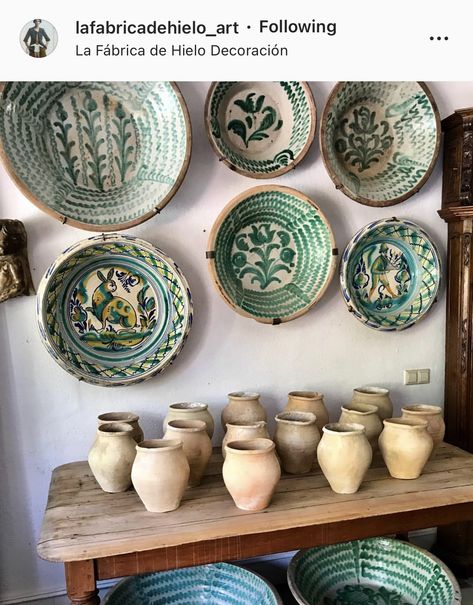 Blue Pots, Spanish Pottery, Eclectic Chic, Interior Murals, Wabi Sabi Decor, Plate Ideas, Painted Pottery, Antique Pottery, Clay Mugs