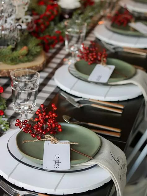 Winter Reception, Green Tablescape, Christmas Dinner Table, Hosting Holidays, Christmas Tablescape, Winter Weddings, Christmas Tablescapes, Christmas Table Settings, Reception Ideas