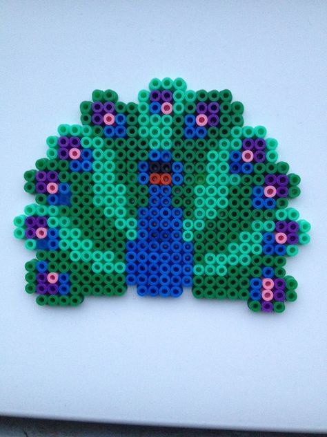 Hama bead peacock Peacock Perler Beads Pattern, Peacock Perler Beads, Peacock Crafts, Seed Bead Jewelry Patterns, Easy Perler Beads Ideas, Fuse Bead Patterns, Perler Crafts, Hama Bead, Bead Sprite