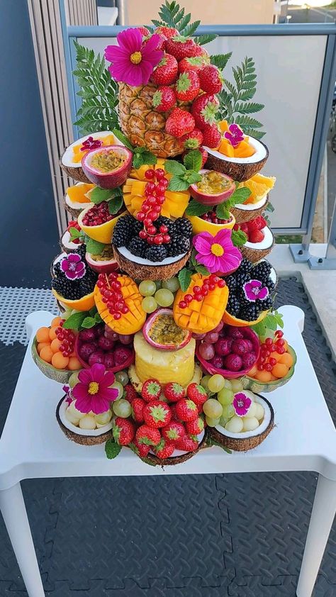 Fruit Presentation, Fruit Buffet, Fruits Decoration, Fruit Creations, Fruit Platter Designs, Decorações Com Comidas, Fruit Displays, Party Food Buffet, Fruit Display