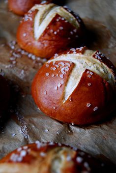 Pretzel Bun Recipe, Pretzel Roll Recipe, Pretzel Buns, Pretzel Rolls, Pretzel Bun, Bun Recipe, Soft Pretzels, Bread Recipes Homemade, Bread Rolls