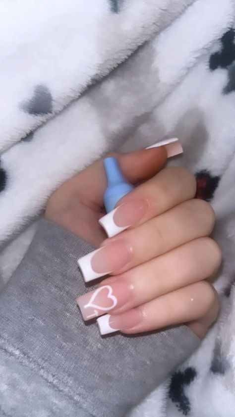 Nails With An Initial Short, Cute Nails With J Initial, Nails Inspiration With Bf Initial, Short Nail Set With Initial, Acrylic Nails With Bf Initials Pink, Acrylic Nails With The Letter J On Them, Short Nails With J Initial, Pretty Nails With Initials, Initial Nails Boyfriend Short