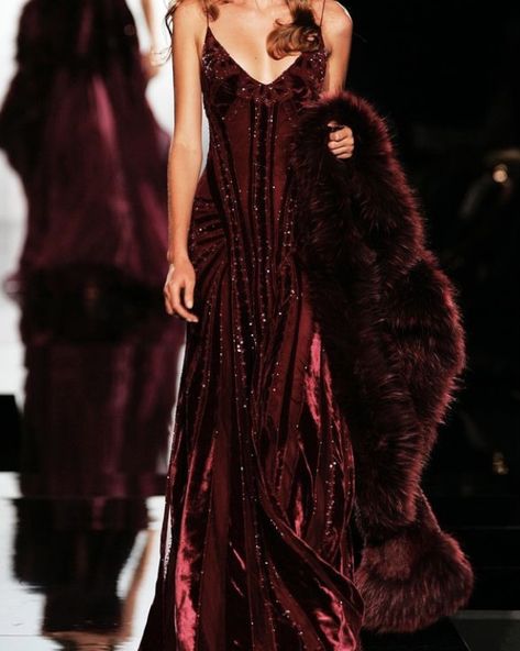 Look Gatsby, Ellie Saab, Runway Fashion Couture, Runway Outfits, Red Violet, Prom Dress Inspiration, Gala Dresses, Glam Dresses, Elie Saab