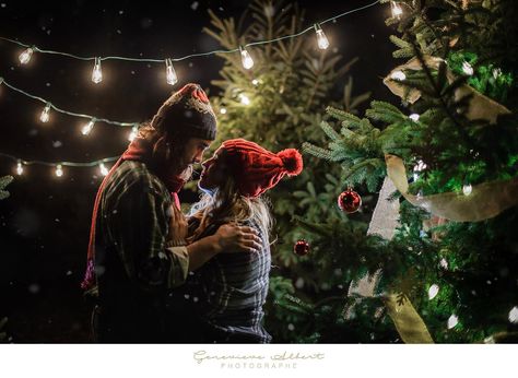 Nighttime Christmas Photoshoot, Night Christmas Photoshoot, Night Time Christmas Photoshoot, Nighttime Christmas Photos, Christmas Night Photography, Tree Farm Photo Shoot, Christmas Tree Farm Photo Shoot, Christmas Mini Shoot, Holiday Photo Session