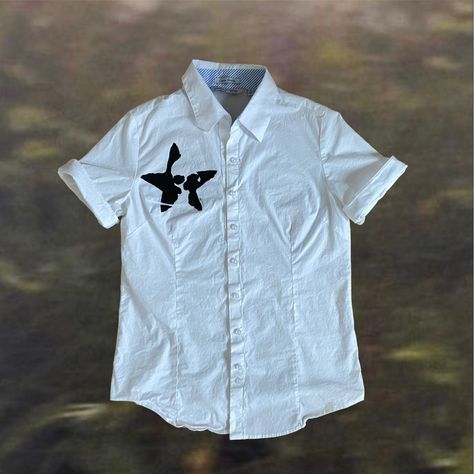 Graphic Button Up, Button Up Shirt Design, White Polo Shirt Outfit Men, White Shirt Y2k, Punk Fashion Diy, Ropa Upcycling, Polo Shirt Outfits, Diy Clothes Design, Painted Clothes