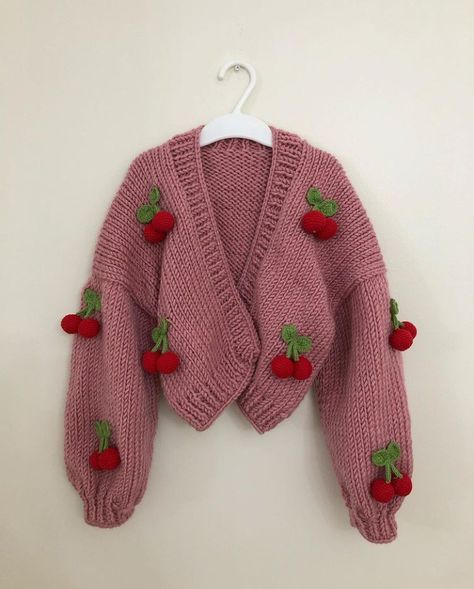 Free Crochet Tops, Diy Crochet Purse, Cherry Cardigan, Crocheting Bag, Cherry Sweater, Tops Outfit, Crochet Sweater Design, Oversize Cardigan, Crochet Top Outfit