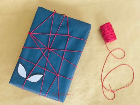 Spider Man Gift Wrapping Ideas, Spiderman Wrapping Ideas, Presents For Marvel Fans, Spider Man Gifts For Men, Spider Man Gift Ideas, Spiderman Gift Ideas, Spiders Man, Tiana Disney, Spiderman Gifts